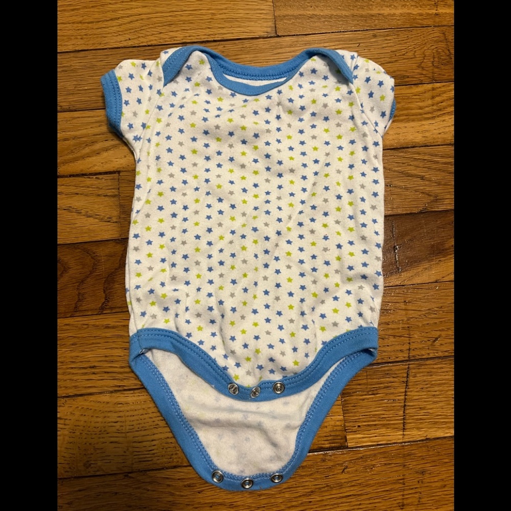 WeePlay star patterned onesie